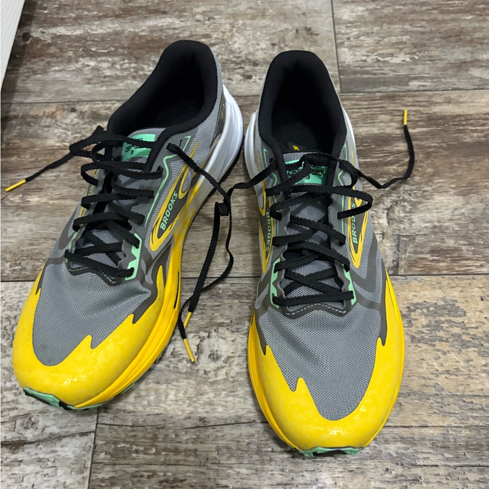 Brooks Catamount Yellow and Gray trail shoes men’s size 12